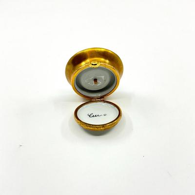 Sale Photo Thumbnail #289: Limited Edition 83 out of 1000
Signed S.D. on bottom
Measurements:
1.75" diameter, 5" in height