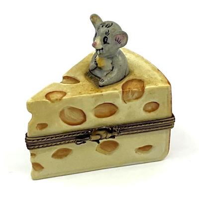 Sale Photo Thumbnail #292: Measurements:
2 3/8" height, 2 1/4" width