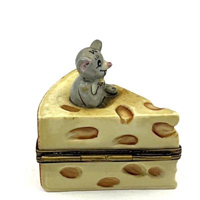 Sale Photo Thumbnail #293: Measurements:
2 3/8" height, 2 1/4" width