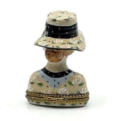 Sale Photo Thumbnail #321: Measurements:
2.5" in height, 2" in width