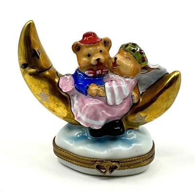 Sale Photo Thumbnail #324: Signed on bottom Chahart
Measurements:
2.5" in height, 3" in width