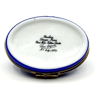 Sale Photo Thumbnail #331: Signed Pierre Arquie
13 out of 750
Measurements:
2.75" in width, 1.75" in height