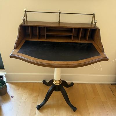 Drexel Antique Writing Desk (FB-BM)