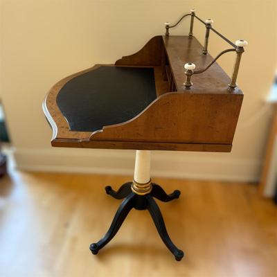 Drexel Antique Writing Desk (FB-BM)