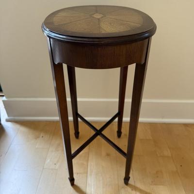 Mahogany Side Table with Seashell Inlay (LR-BM)