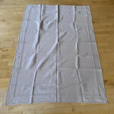 Collection of Table Linens and Placemats (FP-DZ)