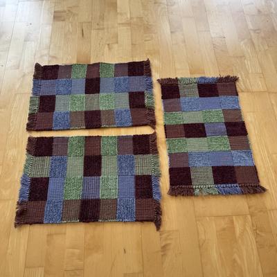 Collection of Table Linens and Placemats (FP-DZ)