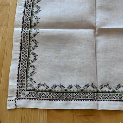 Collection of Table Linens and Placemats (FP-DZ)