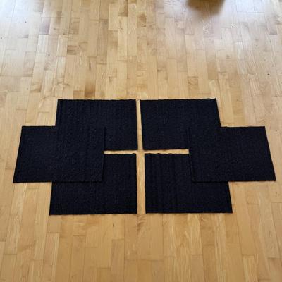 Collection of Table Linens and Placemats (FP-DZ)
