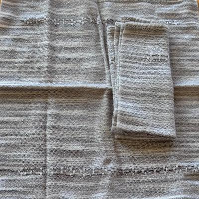 Collection of Table Linens and Placemats (FP-DZ)