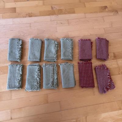 Collection of Table Linens and Placemats (FP-DZ)