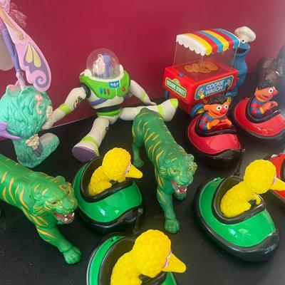 Large Toys / Collectibles Lot