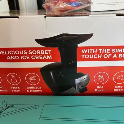 Big Lot New NIB Kitchen Items - Most Pampered Chef