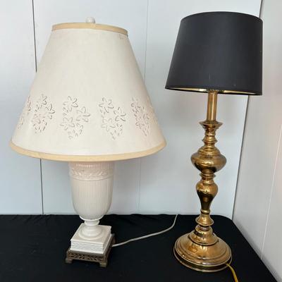 2 Vintage Tabletop Lamps