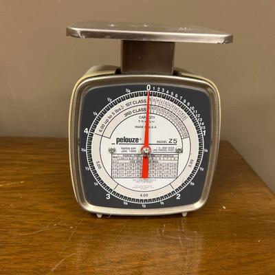 Nice Vintage Post Office Scale