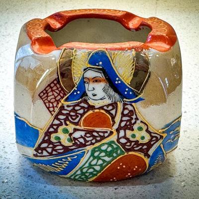 Vintage Japanese Moriage Satsuma Ashtray – Handcrafted Earthenware with Raised Enamel Detail