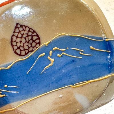Vintage Japanese Moriage Satsuma Ashtray – Handcrafted Earthenware with Raised Enamel Detail