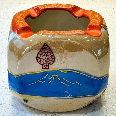 Vintage Japanese Moriage Satsuma Ashtray – Handcrafted Earthenware with Raised Enamel Detail