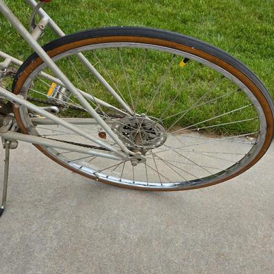 Vintage Nishiki Women's 10-Speed Road Bike – Classic Steel Frame