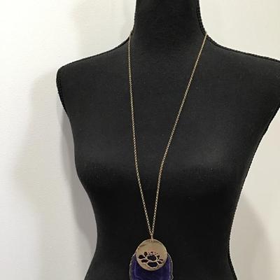 Beautiful, gold, toned, large, sliced agate gold gilding on sides beautiful necklace