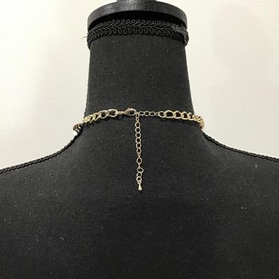 Chunky gold, toned bow, pearl, faceted, glass beaded necklace