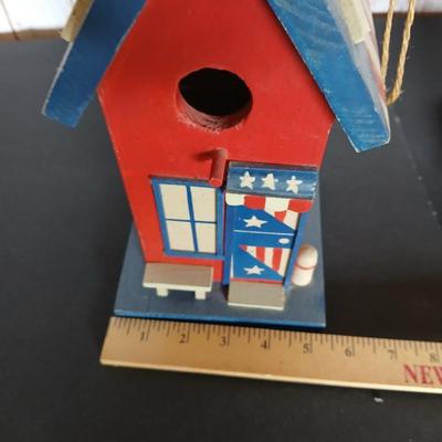 Lot of 2 – Americana Birdhouse & Rustic Wooden Bird Feeder