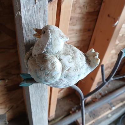 Rustic Garden Décor Lot – Birdhouses, Wind Chimes, and Yard Ornaments