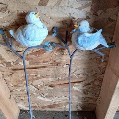 Rustic Garden Décor Lot – Birdhouses, Wind Chimes, and Yard Ornaments