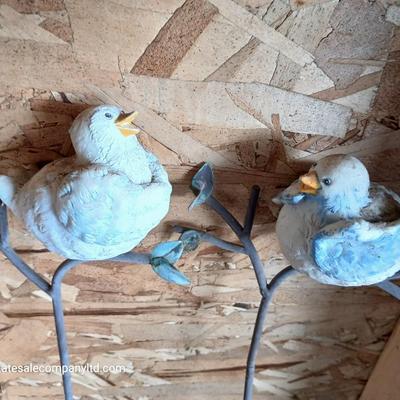 Rustic Garden Décor Lot – Birdhouses, Wind Chimes, and Yard Ornaments
