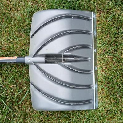 Snow Removal Lot – Snow Joe Electric Snow Thrower Model 622 + Shovel