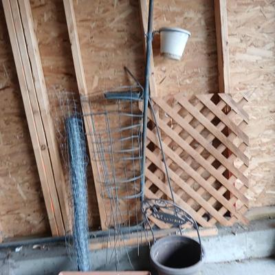 Garden Utility Lot – Plastic net Fencing, Tomato Cages, Planters & Supports Flowerpots