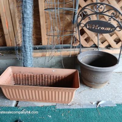 Garden Utility Lot – Plastic net Fencing, Tomato Cages, Planters & Supports Flowerpots
