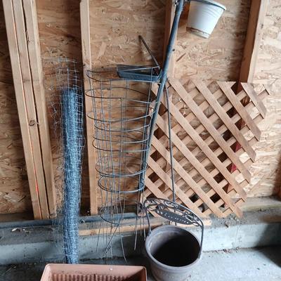 Garden Utility Lot – Plastic net Fencing, Tomato Cages, Planters & Supports Flowerpots