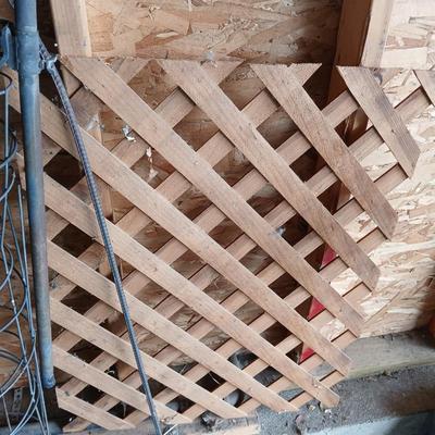 Garden Utility Lot – Plastic net Fencing, Tomato Cages, Planters & Supports Flowerpots