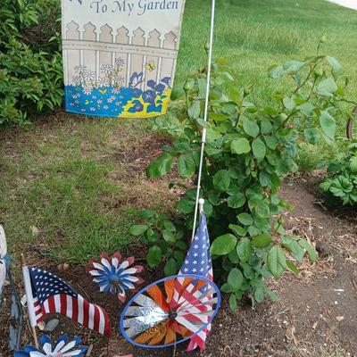 Patriotic Garden Décor Lot – Welcome Flag, Pinwheels & Americana Accents