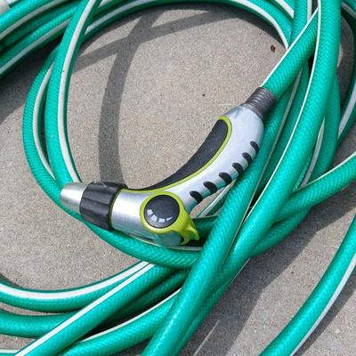 Garden Watering Lot – GroundWork Pump Sprayer & Garden Hose with Nozzle