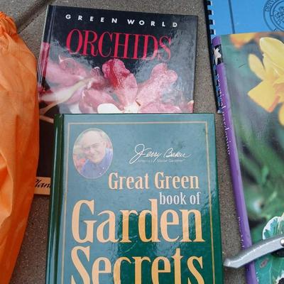 Gardener’s Lot – Tools, Books & More