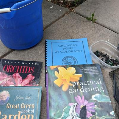 Gardener’s Lot – Tools, Books & More