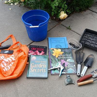 Gardener’s Lot – Tools, Books & More
