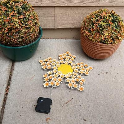 Decorative Garden Decor Lot – Faux Florals & Daisy Light