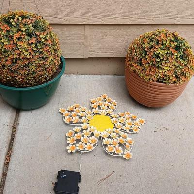 Decorative Garden Decor Lot – Faux Florals & Daisy Light
