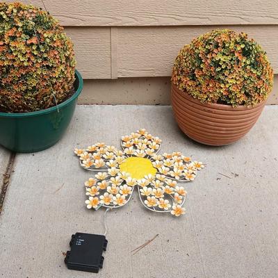 Decorative Garden Decor Lot – Faux Florals & Daisy Light