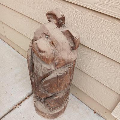 Chainsaw Carved Wood Bear Statue – Rustic Lodge Décor