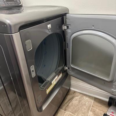 Sale Photo Thumbnail #310: Samsung Electric Dryer, Model DV52J8700EP/A. 

This dryer is in good working condition—see photos of of surface scratches or any wear.