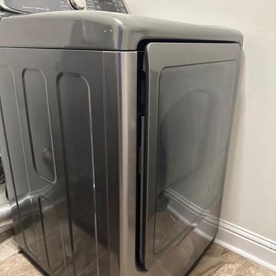 Sale Photo Thumbnail #308: Samsung Electric Dryer, Model DV52J8700EP/A. 

This dryer is in good working condition—see photos of of surface scratches or any wear.