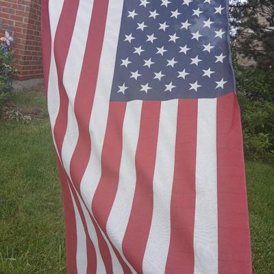 GOD BLESS THE USA!! Lot of 2 American Flags – Vintage & Modern
