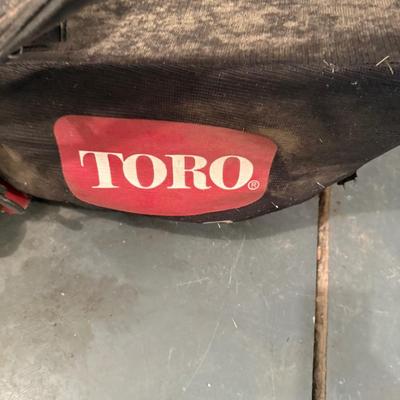 Sale Photo Thumbnail #7: Reliable Toro Recycler 22" Self-Propelled Lawn Mower – a trusted workhorse ready to get the job done. Features include:

22” cutting deck

Rear bagging system (bag included)

Self-propelled for easy maneuvering

3-in-1 capability: mulch, bag, or side 