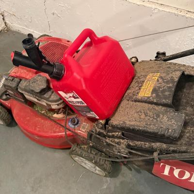 Sale Photo Thumbnail #8: Reliable Toro Recycler 22" Self-Propelled Lawn Mower – a trusted workhorse ready to get the job done. Features include:

22” cutting deck

Rear bagging system (bag included)

Self-propelled for easy maneuvering

3-in-1 capability: mulch, bag, or side 