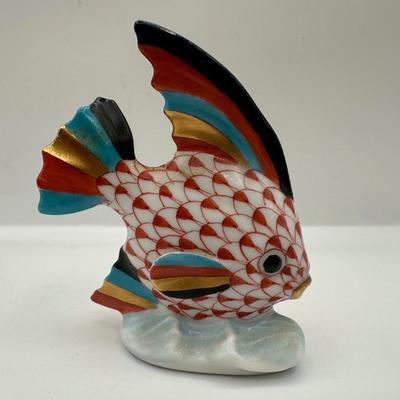 HEREND Handpainted Porcelain Fish Figurine – Red Fishnet Pattern