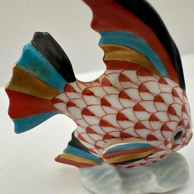 HEREND Handpainted Porcelain Fish Figurine – Red Fishnet Pattern
